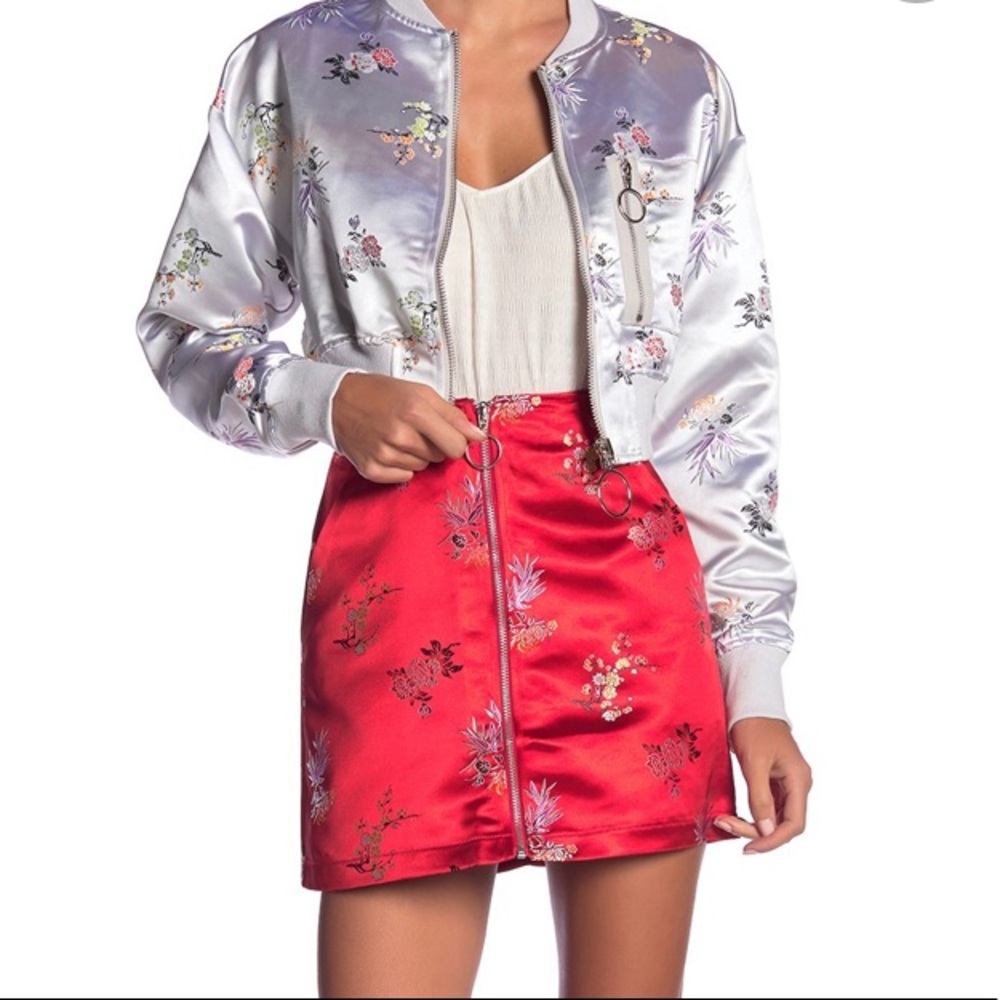 SOLD - EMBROIDERED SATIN SKIRT W POCKETS!